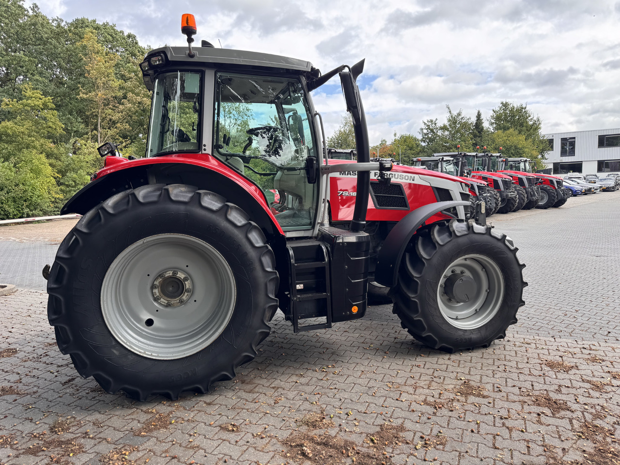 MASSEY FERGUSON 7s.180 Dyna6 Efficient - Traktor: das Bild 4 MASSEY FERGUSON 7s.180 Dyna6 Efficient - Traktor: das Bild 4