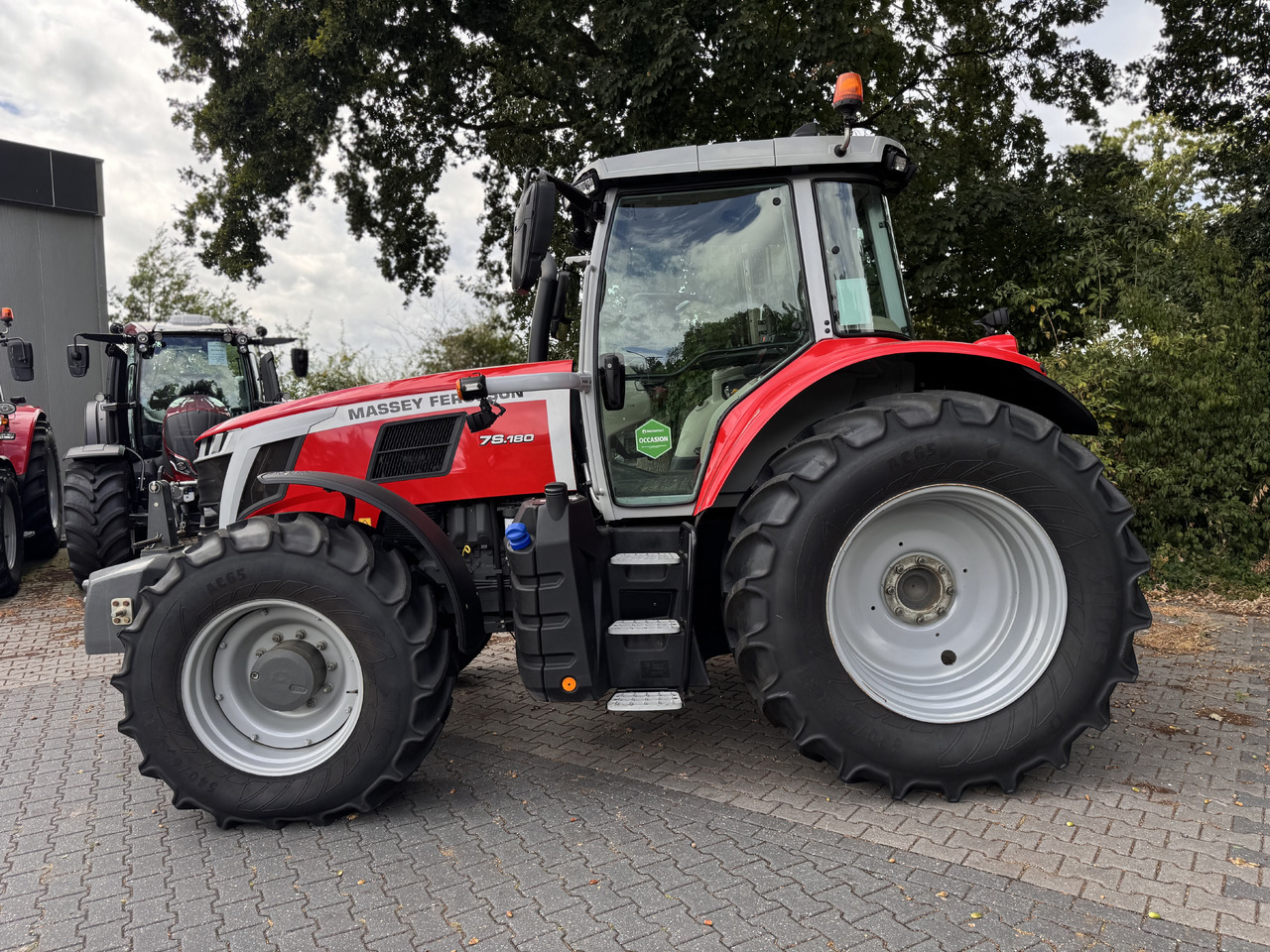 MASSEY FERGUSON 7s.180 Dyna6 Efficient - Traktor: das Bild 2 MASSEY FERGUSON 7s.180 Dyna6 Efficient - Traktor: das Bild 2