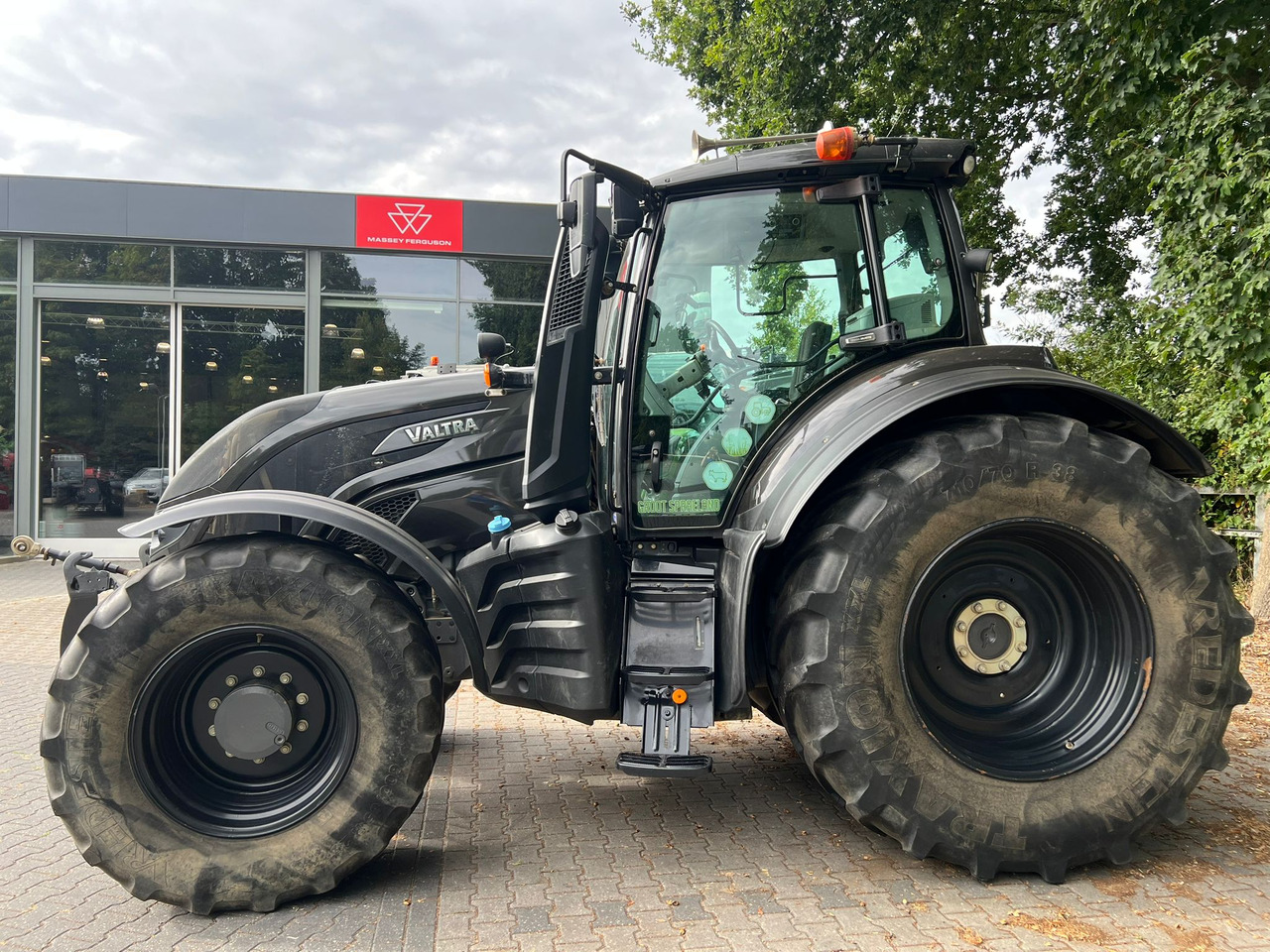 VALTRA T174 Versu - Traktor: das Bild 2 VALTRA T174 Versu - Traktor: das Bild 2
