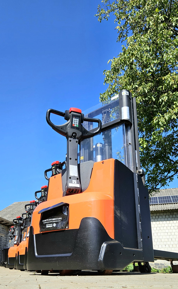 BT SWE 200 Staxio Toyota Initial lift, wstępne podnoszenie wideł, niski maszt - Hochhubwagen: das Bild 2 BT SWE 200 Staxio Toyota Initial lift, wstępne podnoszenie wideł, niski maszt - Hochhubwagen: das Bild 2