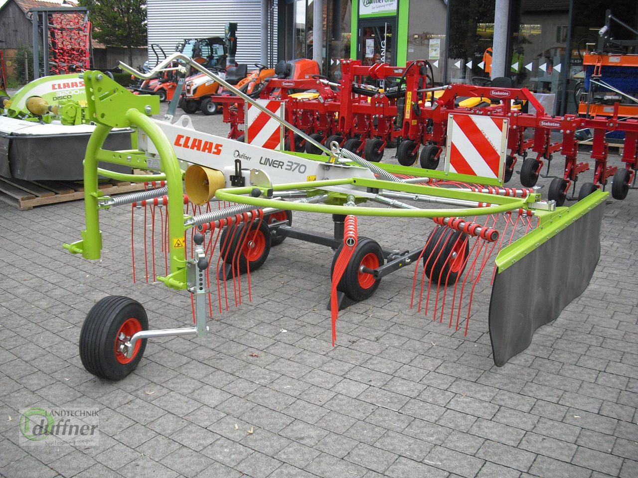 CLAAS Liner 370 - Heuwender/ Wenderechen: das Bild 2 CLAAS Liner 370 - Heuwender/ Wenderechen: das Bild 2