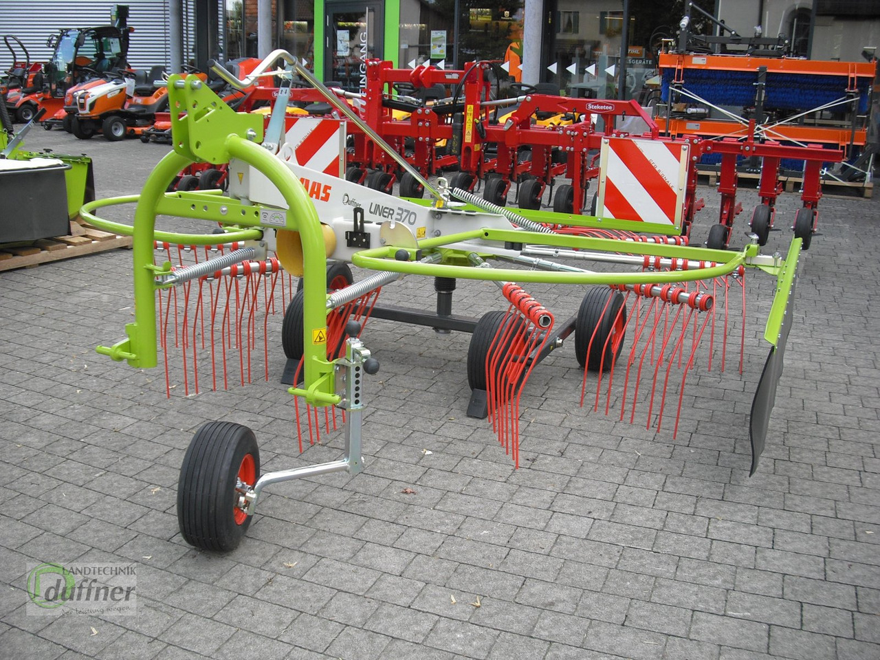 CLAAS Liner 370 - Heuwender/ Wenderechen: das Bild 3 CLAAS Liner 370 - Heuwender/ Wenderechen: das Bild 3