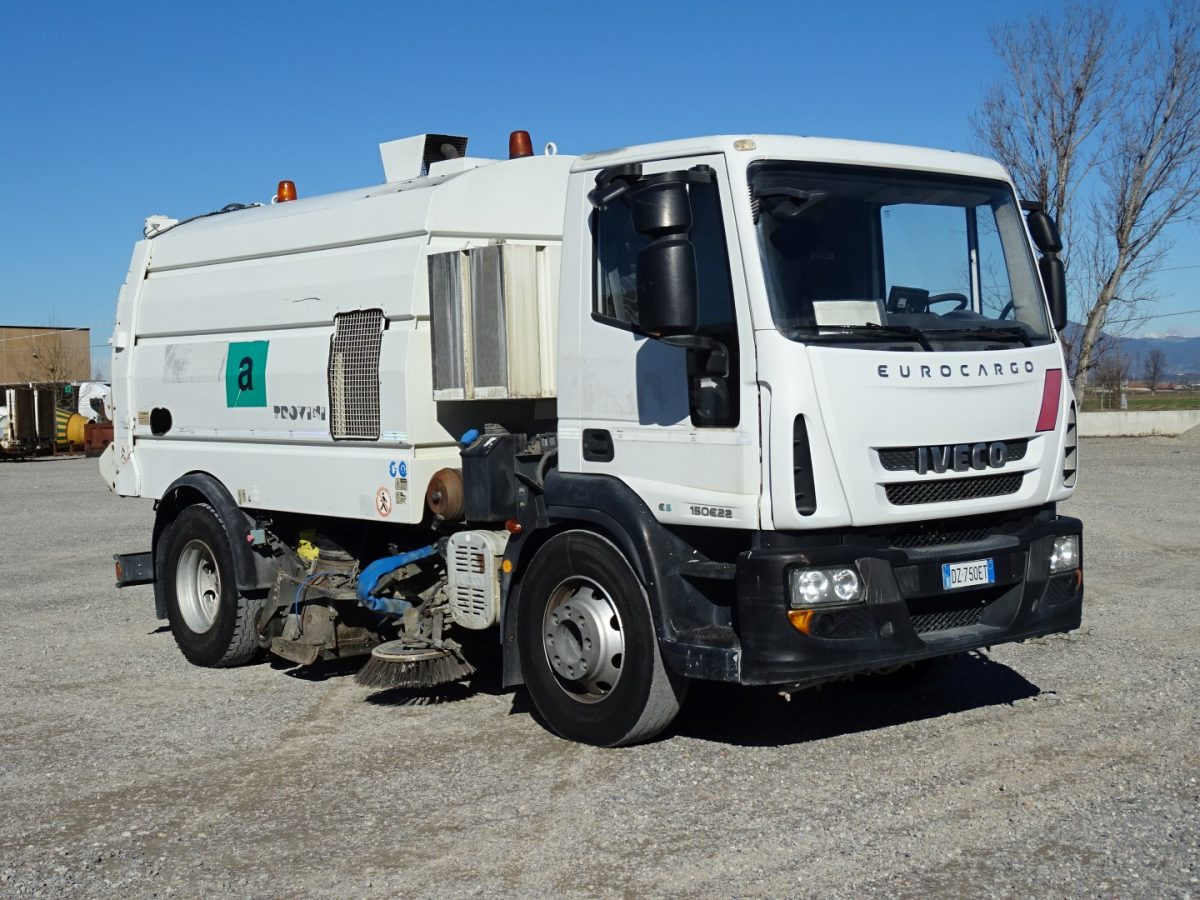 IVECO EUROCARGO 150E22 - Kehrmaschine: das Bild 1 IVECO EUROCARGO 150E22 - Kehrmaschine: das Bild 1