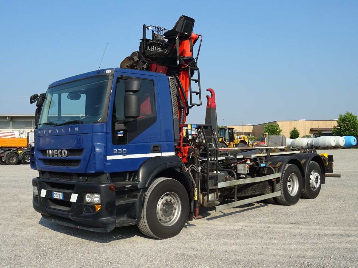 IVECO STRALIS 330 - Abrollkipper, Autokran: das Bild 1 IVECO STRALIS 330 - Abrollkipper, Autokran: das Bild 1