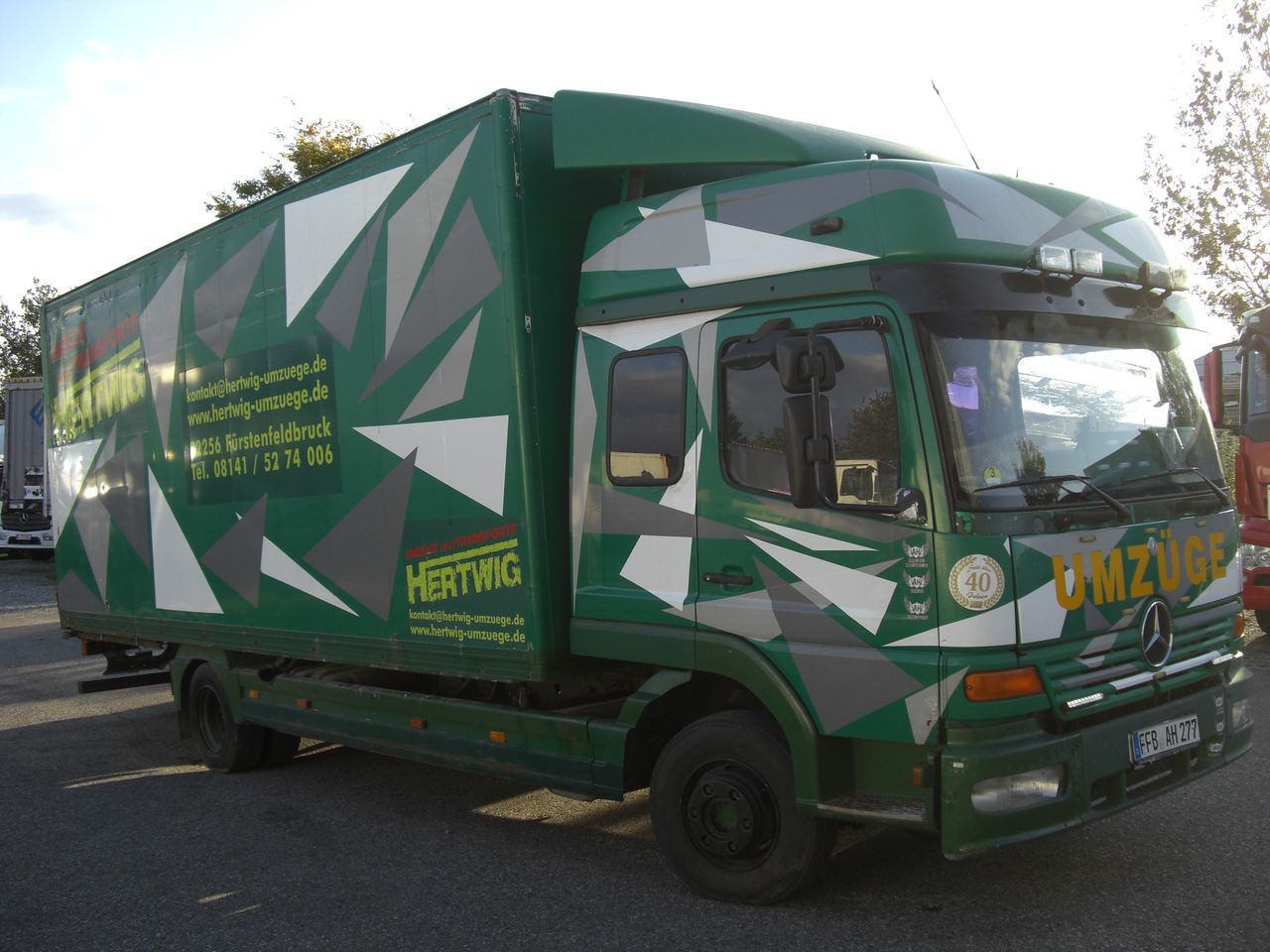 Mercedes-Benz 823L - Koffer LKW: das Bild 2 Mercedes-Benz 823L - Koffer LKW: das Bild 2