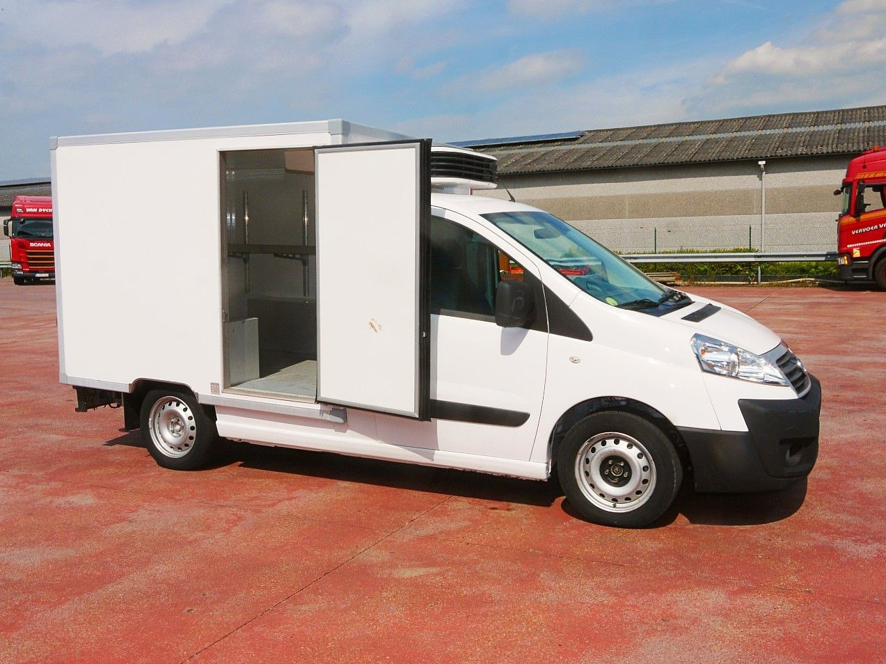 Fiat SCUDO 2.0 KUHLKOFFER CARRIER XARIOS 200 -20C - Kühltransporter: das Bild 3 Fiat SCUDO 2.0 KUHLKOFFER CARRIER XARIOS 200 -20C - Kühltransporter: das Bild 3