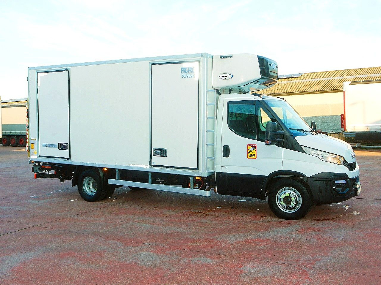 Iveco 70C17 DAILY KUHLKOFFER CARRIER SUPRA 750 MULTi - Kühltransporter: das Bild 3 Iveco 70C17 DAILY KUHLKOFFER CARRIER SUPRA 750 MULTi - Kühltransporter: das Bild 3