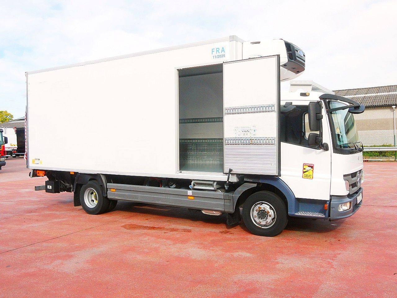 Mercedes-Benz 1018 ATEGO KUHLKOFFER CARRIER SUPRA 550 LBW - Kühlkoffer LKW: das Bild 3 Mercedes-Benz 1018 ATEGO KUHLKOFFER CARRIER SUPRA 550 LBW - Kühlkoffer LKW: das Bild 3