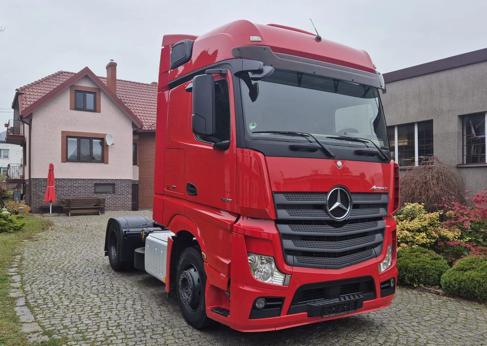 Mercedes-Benz 1845 - Sattelzugmaschine: das Bild 3 Mercedes-Benz 1845 - Sattelzugmaschine: das Bild 3