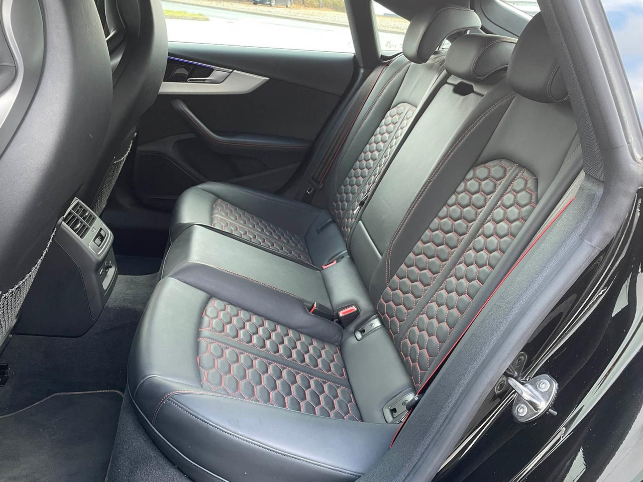 Limousine Audi RS 5 Sportsback V6 TFSI quattro LEDER MATRIX LED: das Bild 16 Limousine Audi RS 5 Sportsback V6 TFSI quattro LEDER MATRIX LED: das Bild 16