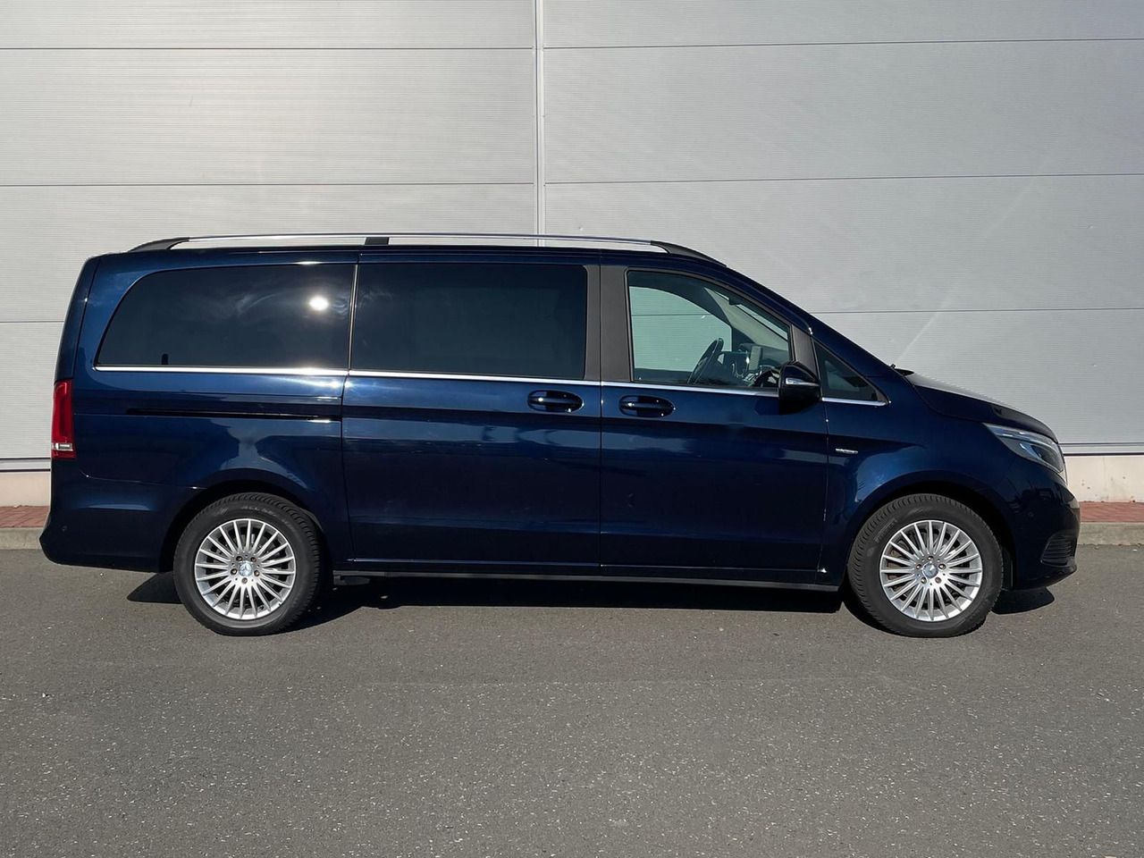 Mercedes-Benz V 250 d Avantgarde 360°KAMERA LED ALLRAD - Personentransporter: das Bild 5 Mercedes-Benz V 250 d Avantgarde 360°KAMERA LED ALLRAD - Personentransporter: das Bild 5