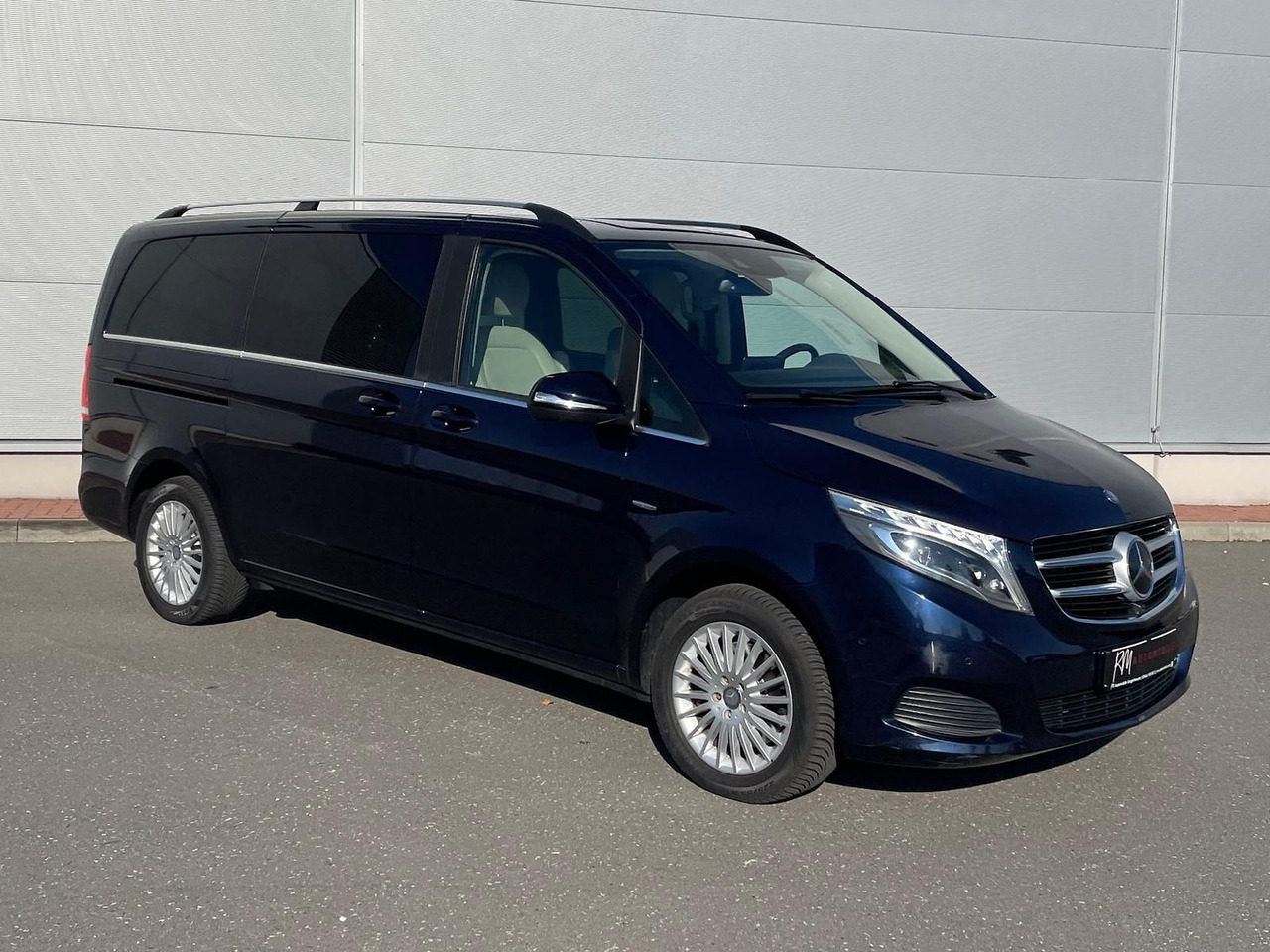 Mercedes-Benz V 250 d Avantgarde 360°KAMERA LED ALLRAD - Personentransporter: das Bild 2 Mercedes-Benz V 250 d Avantgarde 360°KAMERA LED ALLRAD - Personentransporter: das Bild 2