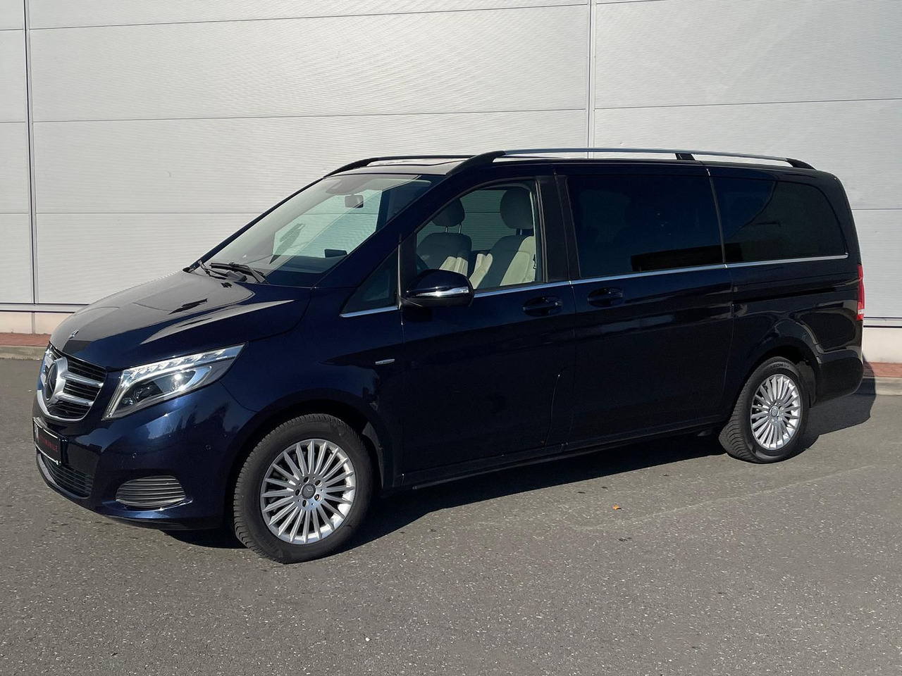 Mercedes-Benz V 250 d Avantgarde 360°KAMERA LED ALLRAD - Personentransporter: das Bild 1 Mercedes-Benz V 250 d Avantgarde 360°KAMERA LED ALLRAD - Personentransporter: das Bild 1