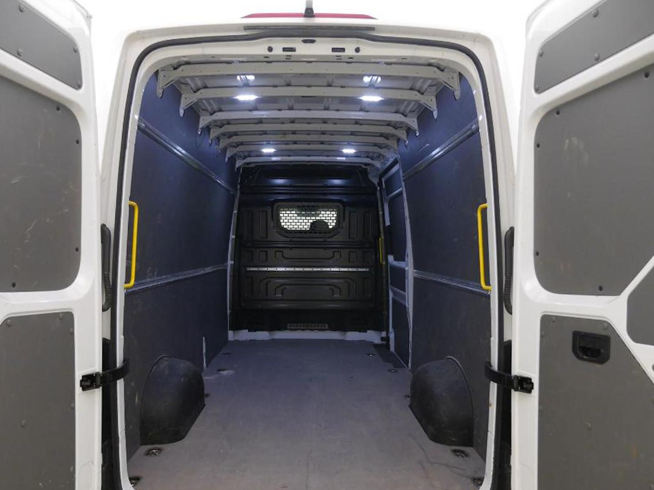 Volkswagen Crafter Kasten 35 L4H3 KAMERA KLIMA SITZHZ DAB - Kastenwagen: das Bild 5 Volkswagen Crafter Kasten 35 L4H3 KAMERA KLIMA SITZHZ DAB - Kastenwagen: das Bild 5