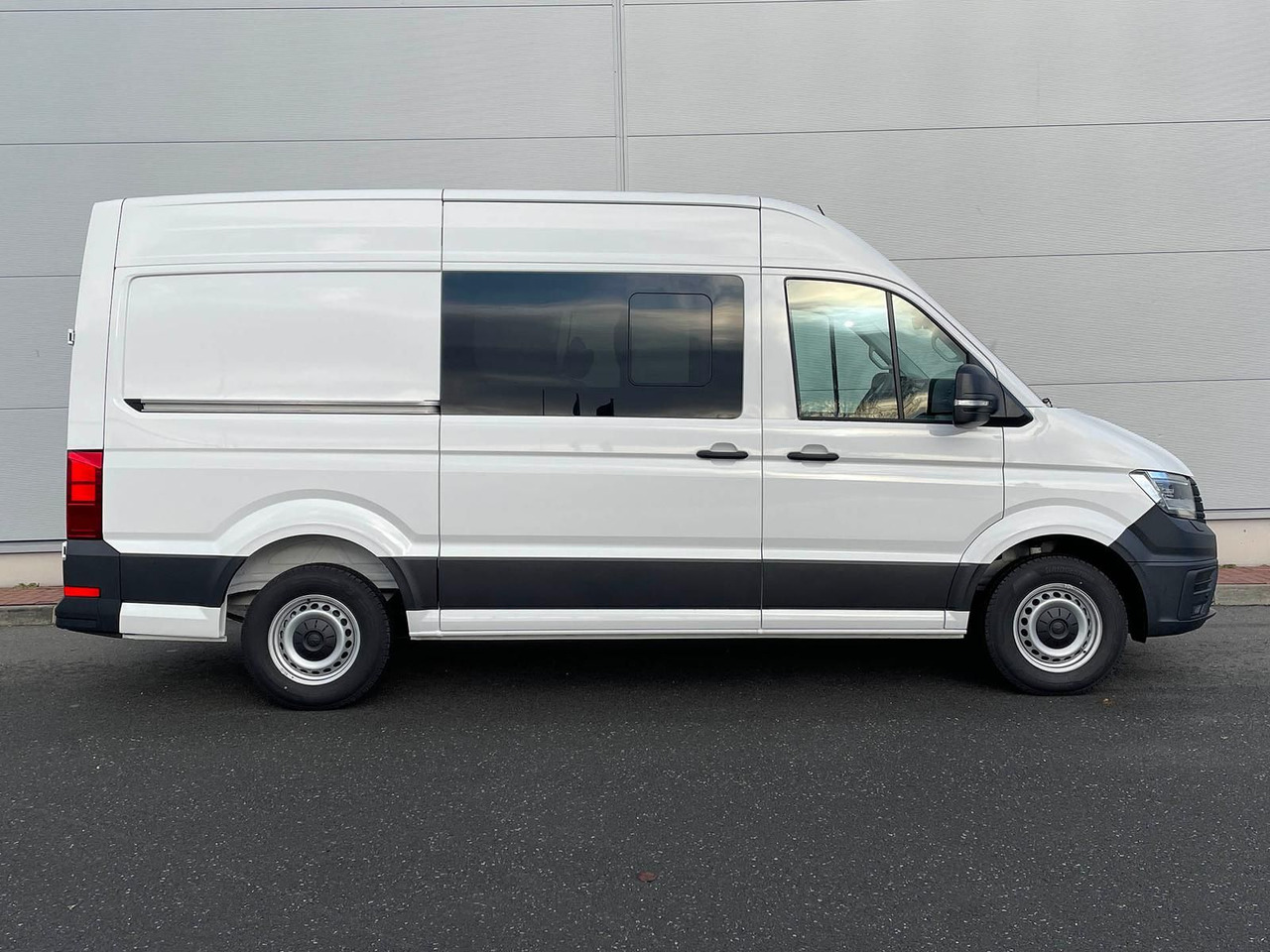 Volkswagen Crafter MIXTO 35 L3H3 Autom NAV SITZH ACC 5SITZE - Personentransporter: das Bild 5 Volkswagen Crafter MIXTO 35 L3H3 Autom NAV SITZH ACC 5SITZE - Personentransporter: das Bild 5