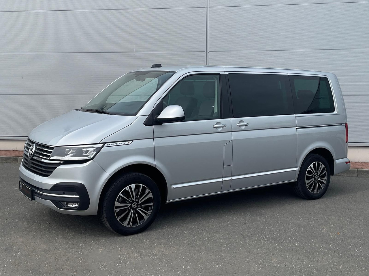 Volkswagen T6.1 Caravelle Highline STANDHZ NAVI LEDER PDC - Personentransporter: das Bild 1 Volkswagen T6.1 Caravelle Highline STANDHZ NAVI LEDER PDC - Personentransporter: das Bild 1