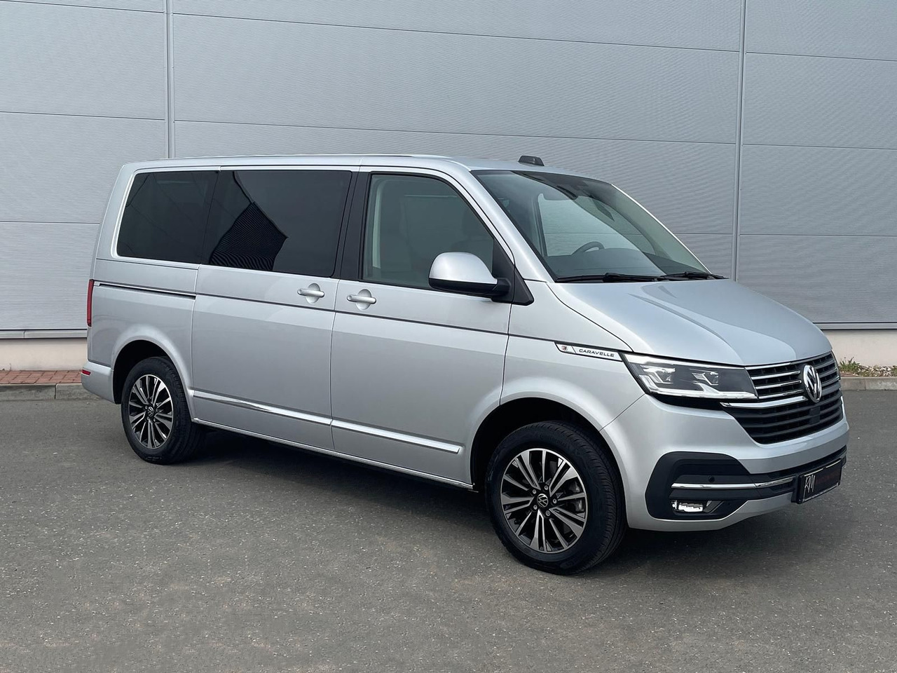 Volkswagen T6.1 Caravelle Highline STANDHZ NAVI LEDER PDC - Personentransporter: das Bild 2 Volkswagen T6.1 Caravelle Highline STANDHZ NAVI LEDER PDC - Personentransporter: das Bild 2