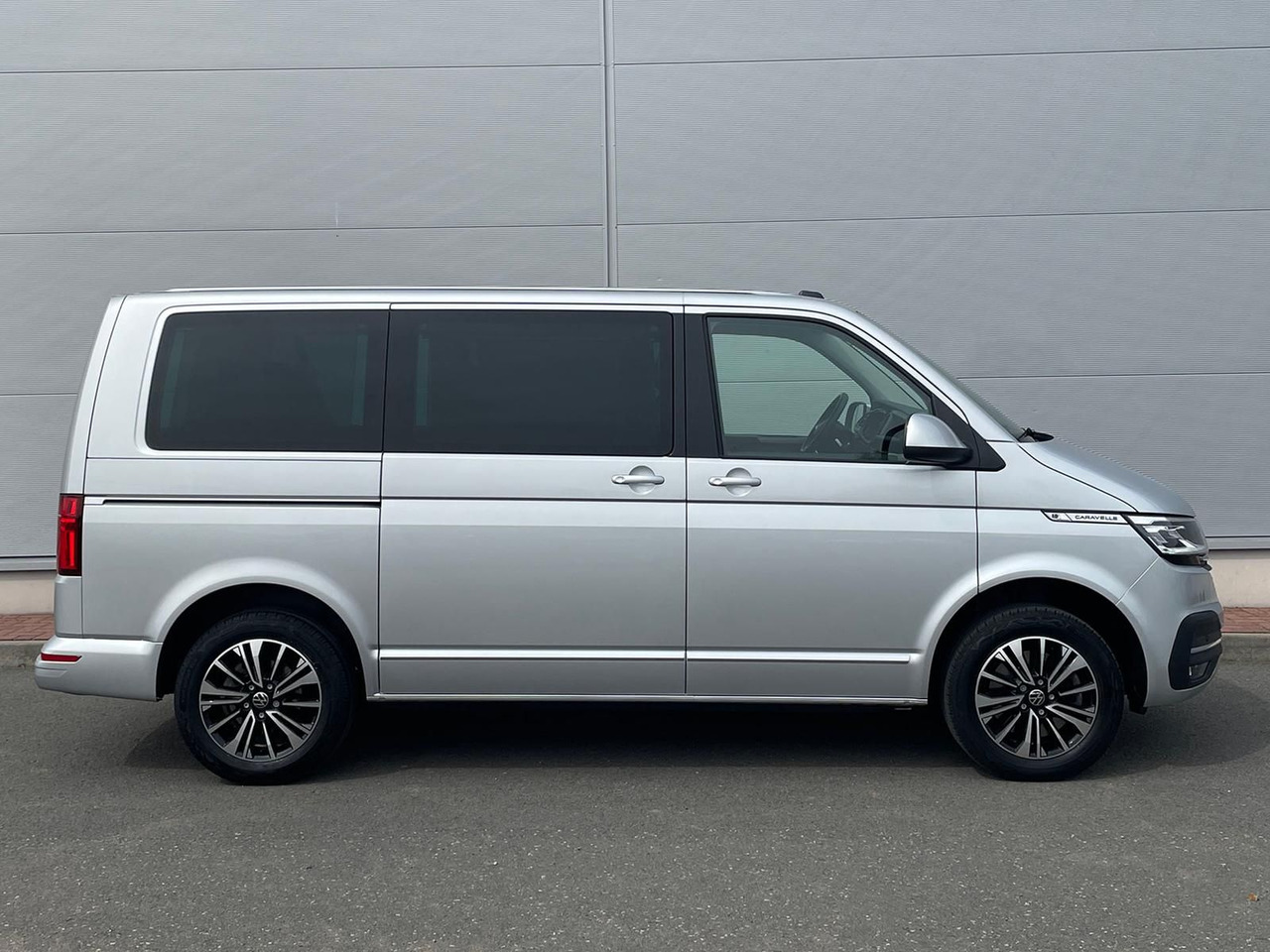 Volkswagen T6.1 Caravelle Highline STANDHZ NAVI LEDER PDC - Personentransporter: das Bild 5 Volkswagen T6.1 Caravelle Highline STANDHZ NAVI LEDER PDC - Personentransporter: das Bild 5