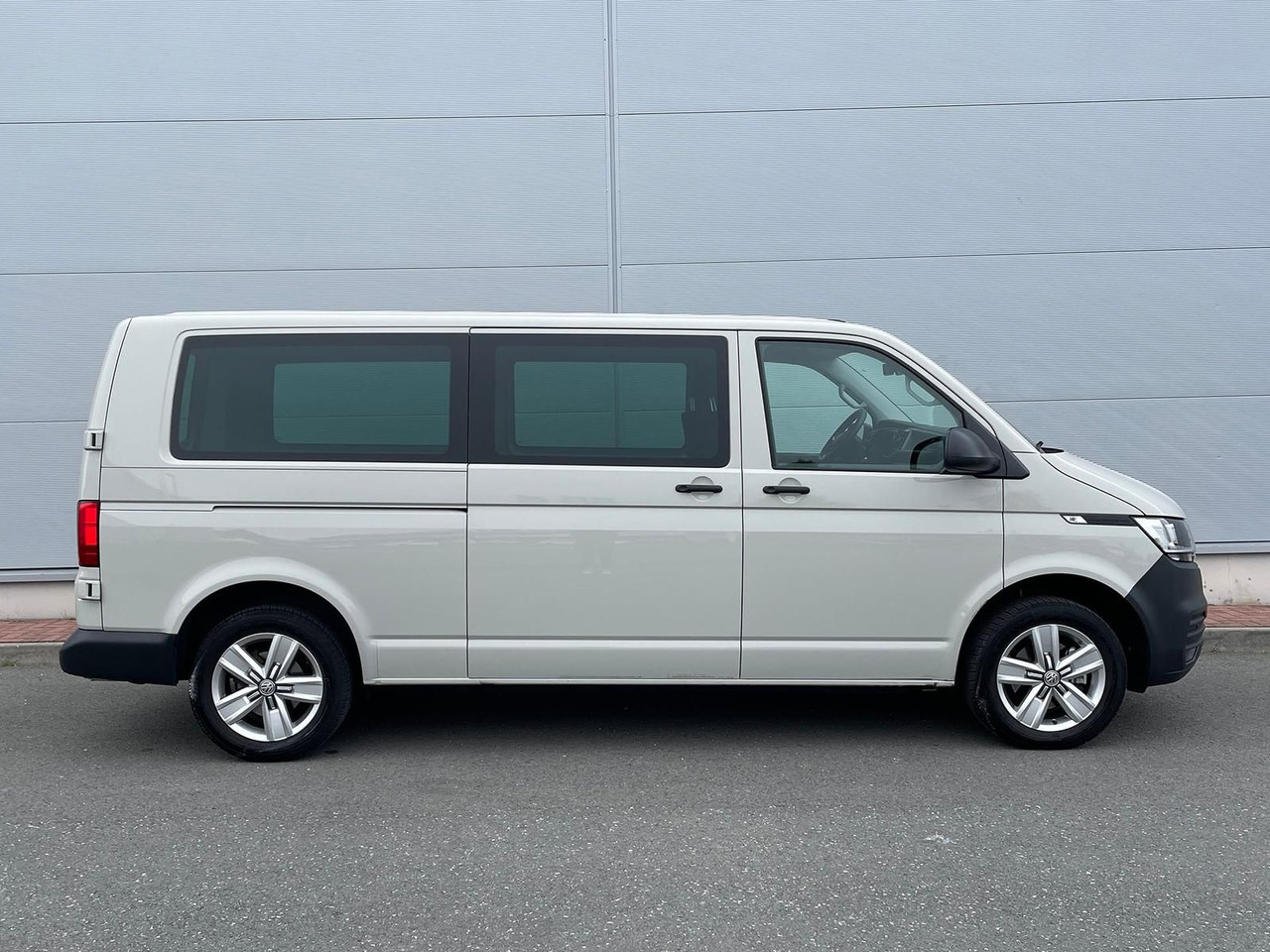 Volkswagen T6.1 Transporter 2.0 TDI lang 4MOTION SITZHZ NAV - Kastenwagen: das Bild 5 Volkswagen T6.1 Transporter 2.0 TDI lang 4MOTION SITZHZ NAV - Kastenwagen: das Bild 5
