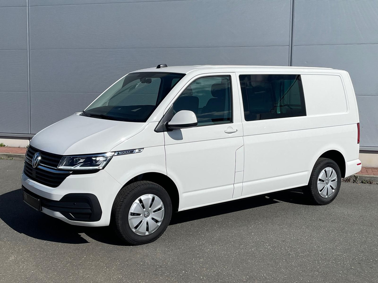 Volkswagen T6.1 Transporter Kasten 4M ACC PDC KAMERA STANDH - Kastenwagen: das Bild 1 Volkswagen T6.1 Transporter Kasten 4M ACC PDC KAMERA STANDH - Kastenwagen: das Bild 1