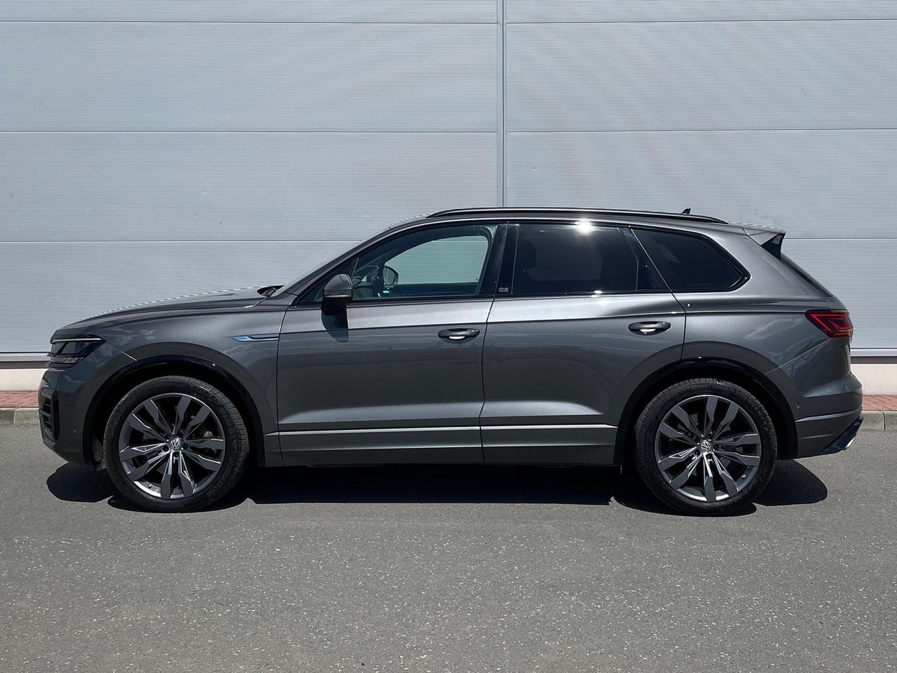 SUV/ Geländewagen Volkswagen Touareg 4.0 V8 TDI One Million 4M LEDER AHK ACC: das Bild 6