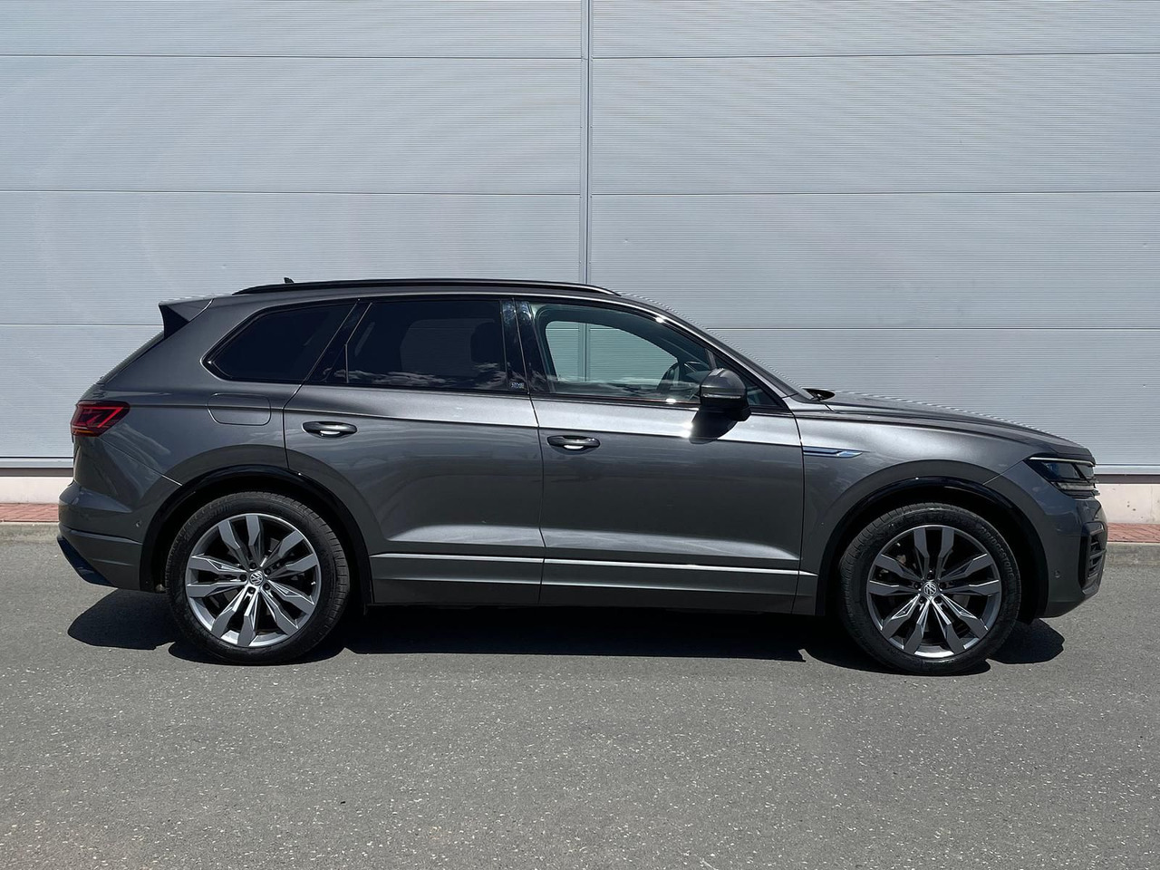 Volkswagen Touareg 4.0 V8 TDI One Million 4M LEDER AHK ACC - SUV/ Geländewagen: das Bild 5 Volkswagen Touareg 4.0 V8 TDI One Million 4M LEDER AHK ACC - SUV/ Geländewagen: das Bild 5