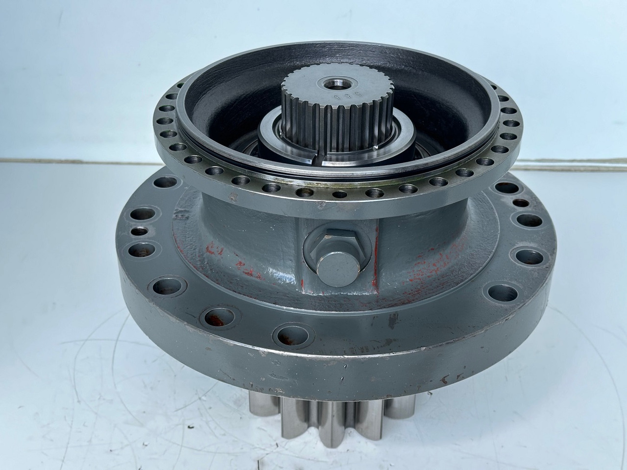 Liebherr Abtriebswellengehäuse ID-Nr.90013701 mit Abtriebswelle ID-Nr.90214087. SAT275A290. R922 LC-1486. R924 LC-1487. #1769#033# - Schwenkmotor für Kettenbagger: das Bild 3 Liebherr Abtriebswellengehäuse ID-Nr.90013701 mit Abtriebswelle ID-Nr.90214087. SAT275A290. R922 LC-1486. R924 LC-1487. #1769#033# - Schwenkmotor für Kettenbagger: das Bild 3