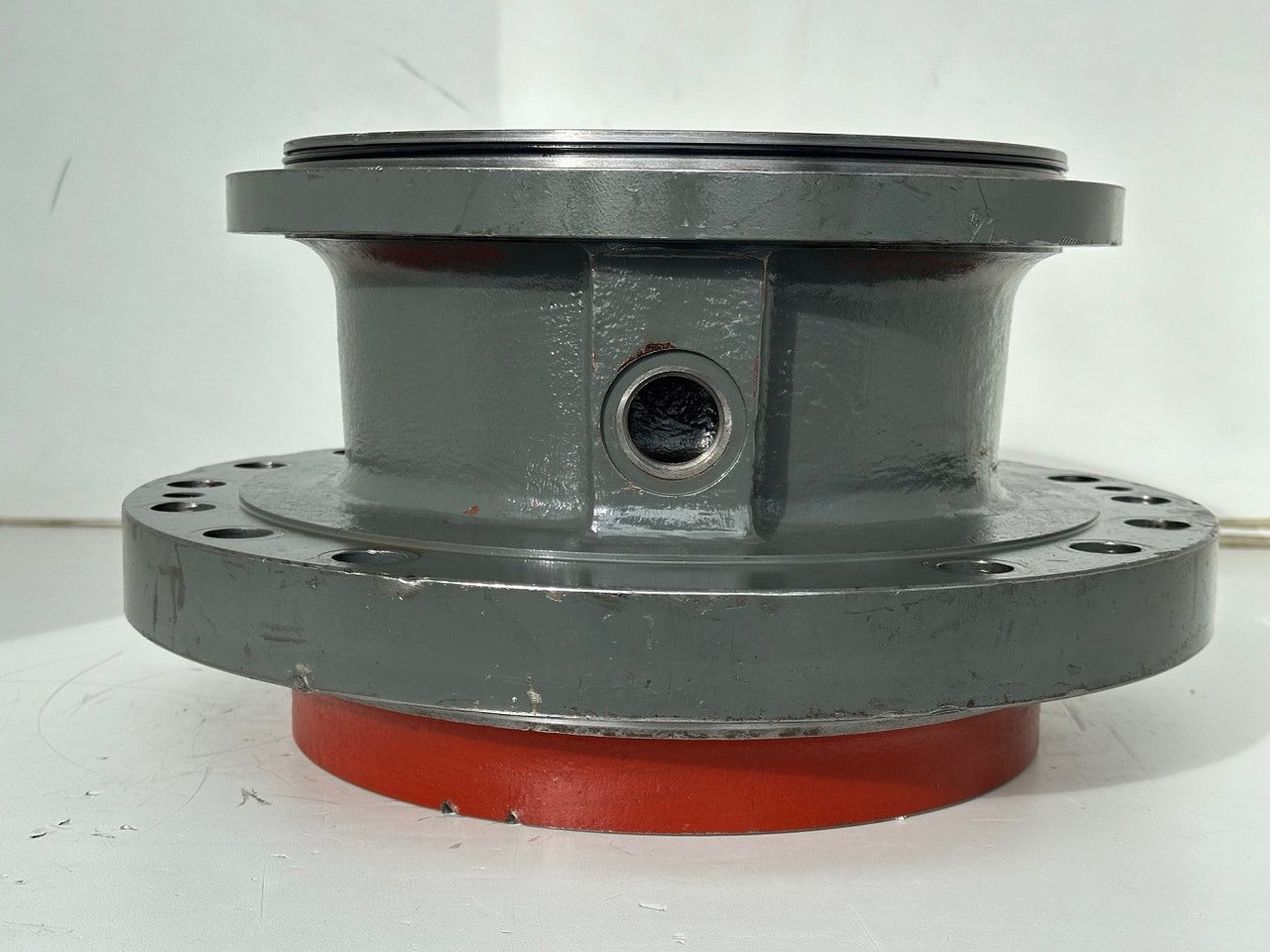 Liebherr Abtriebswellengehäuse ID-Nr.90208566 - Liebherr Kegelrollenlager ID-Nr.761001903. LH40, LH50, R926, R928, R930. #90208566.01342# - Schwenkmotor für Baumaschine: das Bild 1 Liebherr Abtriebswellengehäuse ID-Nr.90208566 - Liebherr Kegelrollenlager ID-Nr.761001903. LH40, LH50, R926, R928, R930. #90208566.01342# - Schwenkmotor für Baumaschine: das Bild 1