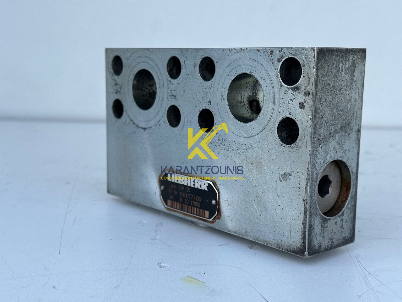 Liebherr Dämpfungsventil ID-Nr.10121777. P924 COMP, P926, R926, R916, R922, R924 COMP, R924, R926 COMP, R926, R930, R936, R946, R950 T, R960 T. #10121777.43199# - Schwenkmotor für Baumaschine: das Bild 1 Liebherr Dämpfungsventil ID-Nr.10121777. P924 COMP, P926, R926, R916, R922, R924 COMP, R924, R926 COMP, R926, R930, R936, R946, R950 T, R960 T. #10121777.43199# - Schwenkmotor für Baumaschine: das Bild 1