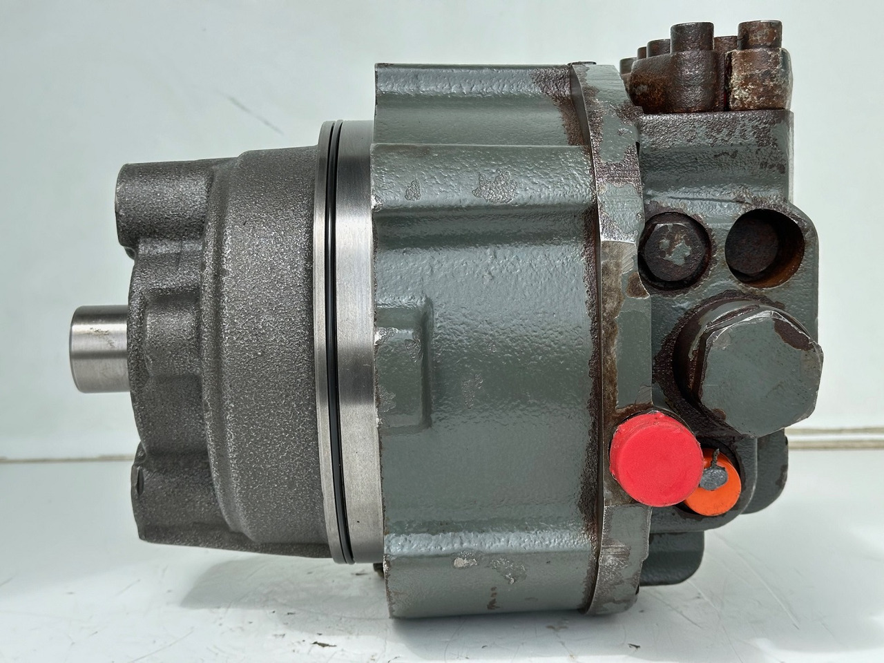 Liebherr Hydraulikeinbaumotor CMVE O 108. ID-Nr.10118562 - ID-Nr.10132610 - ID-Nr.10129048. LOS1916, LOS916, LOS926, R906, R916, R918, R920, R922, R924, R926COMP, R926, R936. #28314# - Hydraulikmotor für Baumaschine: das Bild 4 Liebherr Hydraulikeinbaumotor CMVE O 108. ID-Nr.10118562 - ID-Nr.10132610 - ID-Nr.10129048. LOS1916, LOS916, LOS926, R906, R916, R918, R920, R922, R924, R926COMP, R926, R936. #28314# - Hydraulikmotor für Baumaschine: das Bild 4