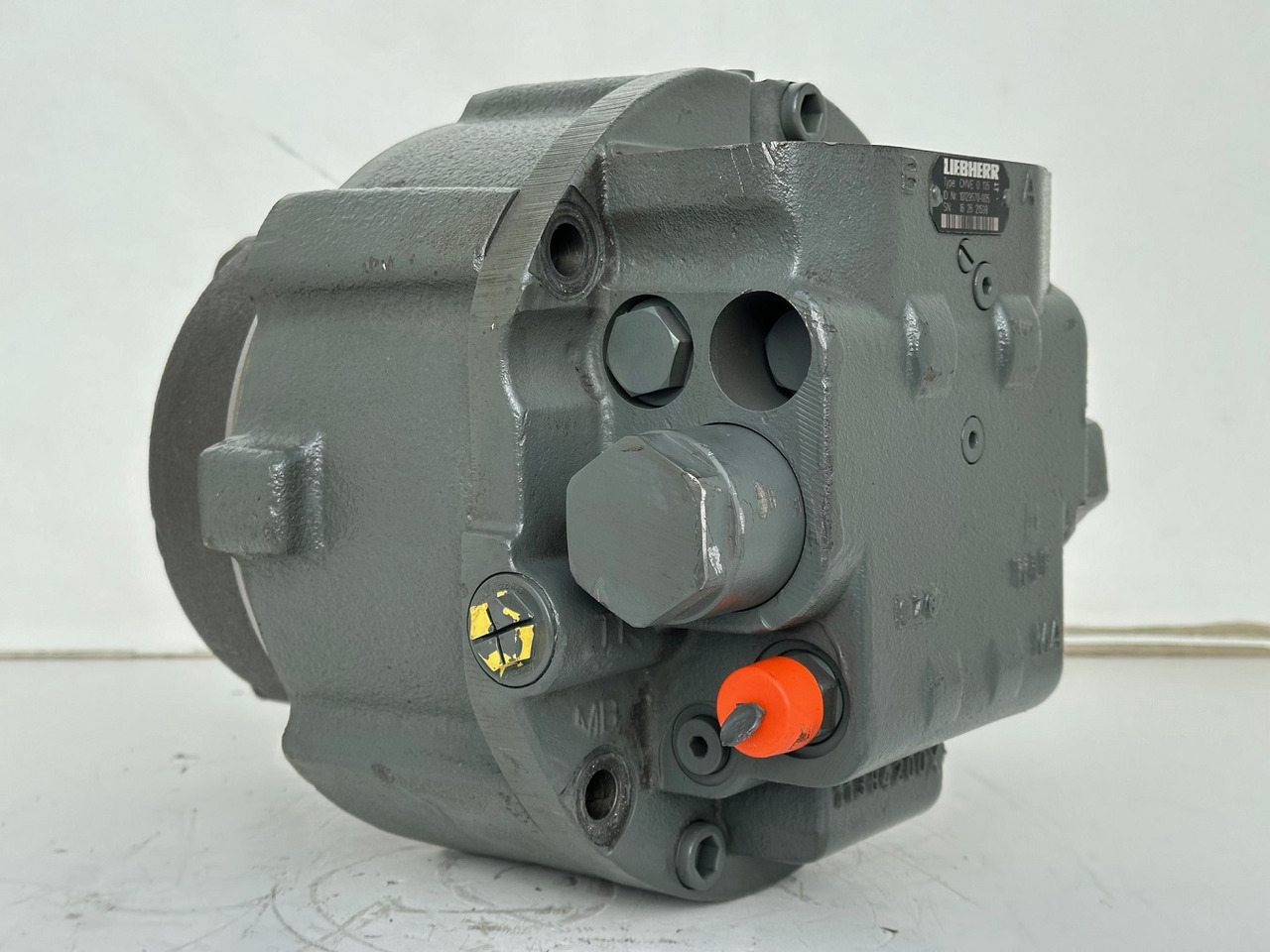 Liebherr Hydraulikeinbaumotor CMVE O 135. ID-Nr.10129570 - ID-Nr.11439804. FAT400P112 - FAT550P093. R930, R934, R936, R940, R944, R946, R950T. #10129570.21538# - Hydraulikmotor für Baumaschine: das Bild 5 Liebherr Hydraulikeinbaumotor CMVE O 135. ID-Nr.10129570 - ID-Nr.11439804. FAT400P112 - FAT550P093. R930, R934, R936, R940, R944, R946, R950T. #10129570.21538# - Hydraulikmotor für Baumaschine: das Bild 5