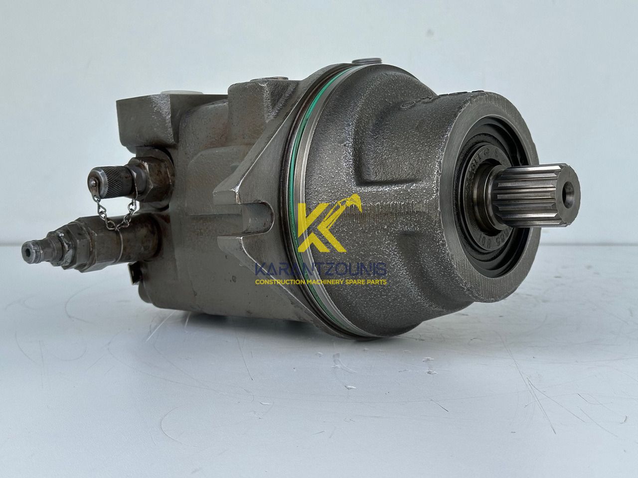 Liebherr Hydraulikeinbaumotor Typ:FMF058, ID-Nr.10122576 - ID-Nr.10145827 - ID-Nr.11371069. LOS1906, P924 COMP , R906, R906 PROTO, R916, R922, R924, R924 COMP, R926 COMP, R926 K LC. #11371069.08604# - Hydraulikmotor für Kettenbagger: das Bild 2 Liebherr Hydraulikeinbaumotor Typ:FMF058, ID-Nr.10122576 - ID-Nr.10145827 - ID-Nr.11371069. LOS1906, P924 COMP , R906, R906 PROTO, R916, R922, R924, R924 COMP, R926 COMP, R926 K LC. #11371069.08604# - Hydraulikmotor für Kettenbagger: das Bild 2