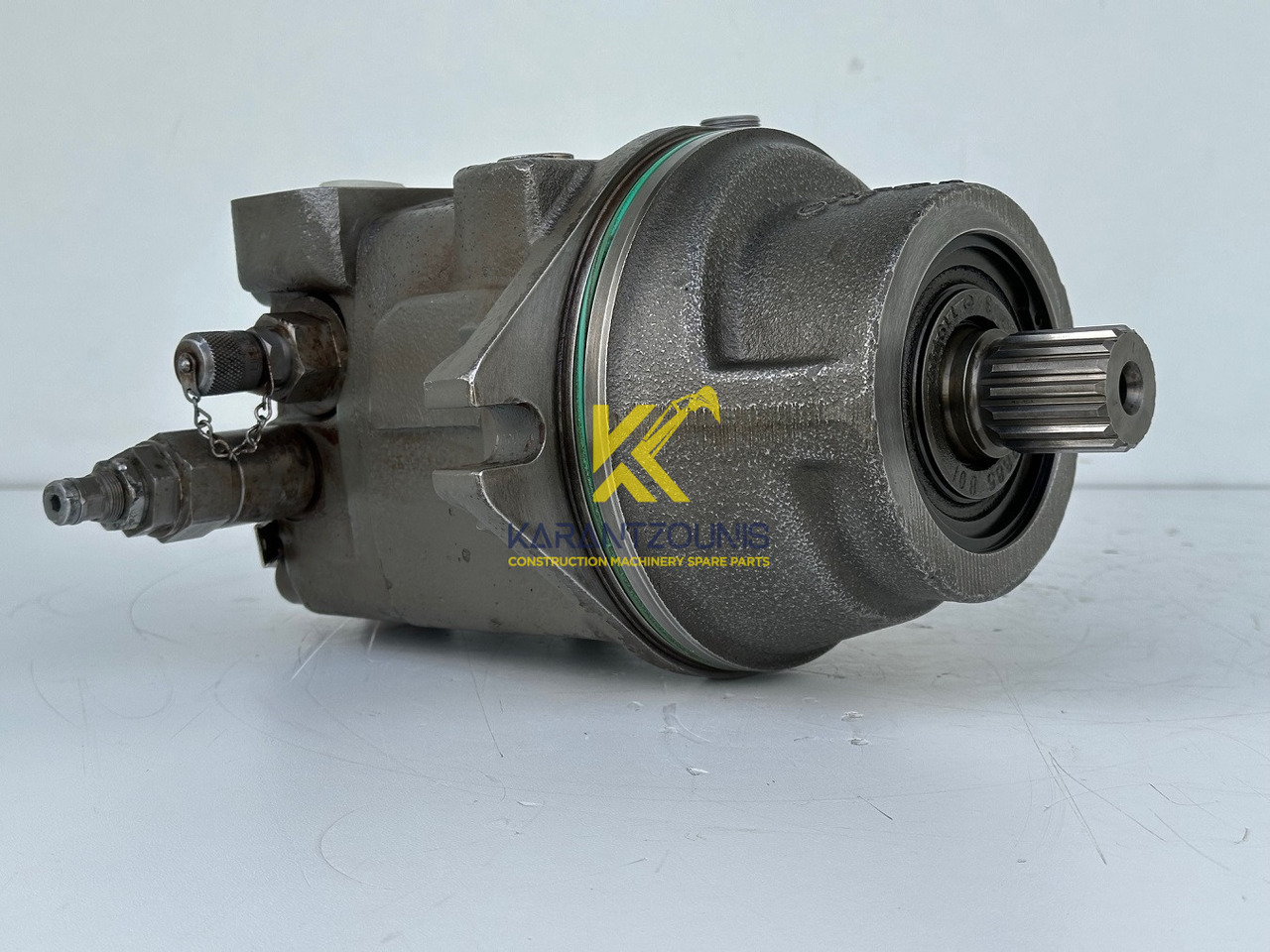 Liebherr Hydraulikeinbaumotor Typ:FMF058, ID-Nr.10122576 - ID-Nr.10145827 - ID-Nr.11371069. LOS1906, P924 COMP , R906, R906 PROTO, R916, R922, R924, R924 COMP, R926 COMP, R926 K LC. #11371069.43199# - Schwenkmotor für Baumaschine: das Bild 2 Liebherr Hydraulikeinbaumotor Typ:FMF058, ID-Nr.10122576 - ID-Nr.10145827 - ID-Nr.11371069. LOS1906, P924 COMP , R906, R906 PROTO, R916, R922, R924, R924 COMP, R926 COMP, R926 K LC. #11371069.43199# - Schwenkmotor für Baumaschine: das Bild 2