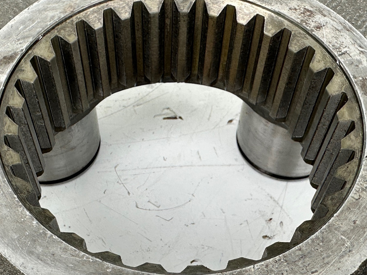 Schwenkmotor für Baumaschine Liebherr Planetenträger ID-Nr.944306303 - ID-Nr.9443063. A924, A934, LH30, LH35, R906, R916, R922, R924, R926, R932, R934, R944. #944306303.16.05#: das Bild 10 Schwenkmotor für Baumaschine Liebherr Planetenträger ID-Nr.944306303 - ID-Nr.9443063. A924, A934, LH30, LH35, R906, R916, R922, R924, R926, R932, R934, R944. #944306303.16.05#: das Bild 10