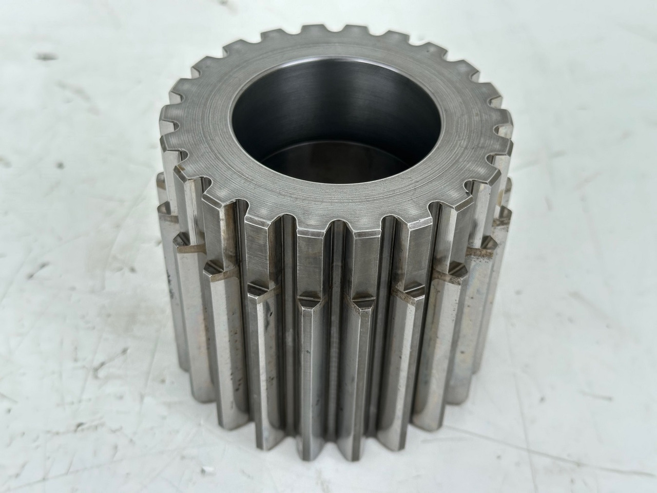 Liebherr Sonnenrad ID-Nr.90016258. FAT400P112,FAT400P130,FAT400P139,LOS1936,LOS926,R926,R928,R930,R934,R936,R938,R940,R944,R946,R950T. #90016258.28.09# - Fahrantrieb für Bagger: das Bild 1 Liebherr Sonnenrad ID-Nr.90016258. FAT400P112,FAT400P130,FAT400P139,LOS1936,LOS926,R926,R928,R930,R934,R936,R938,R940,R944,R946,R950T. #90016258.28.09# - Fahrantrieb für Bagger: das Bild 1