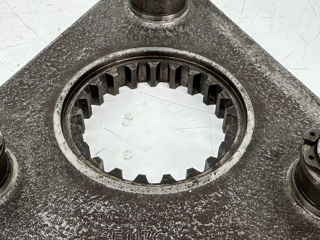 Fahrantrieb für Baumaschine Original Liebherr Planetenträger ID-Nr.90214391. FAT400P130. LOS926,R926,R930,R934,R936 K-LC,R936 K-NLC,R936 K-SLC,R938. #90214391.FI.2049#: das Bild 7 Fahrantrieb für Baumaschine Original Liebherr Planetenträger ID-Nr.90214391. FAT400P130. LOS926,R926,R930,R934,R936 K-LC,R936 K-NLC,R936 K-SLC,R938. #90214391.FI.2049#: das Bild 7