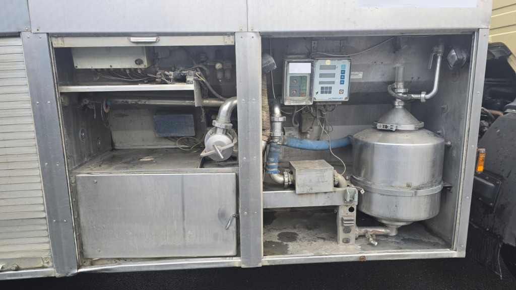 Mercedes Benz 1824 4x2 (Nr. 6217) - Tankwagen: das Bild 2 Mercedes Benz 1824 4x2 (Nr. 6217) - Tankwagen: das Bild 2