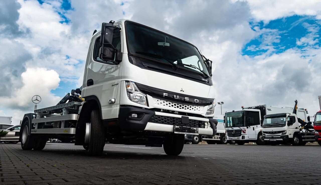 Mitsubishi Fuso 9C18 + KING HZ6R Hooklift - Abrollkipper: das Bild 3 Mitsubishi Fuso 9C18 + KING HZ6R Hooklift - Abrollkipper: das Bild 3