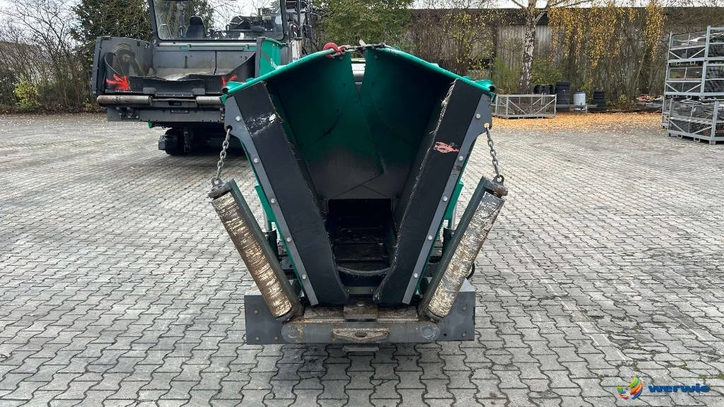 Vögele SUPER 800i / AB220TV (1,20 - 2,20 m) - Asphaltfertiger/ Straßenfertiger: das Bild 2 Vögele SUPER 800i / AB220TV (1,20 - 2,20 m) - Asphaltfertiger/ Straßenfertiger: das Bild 2