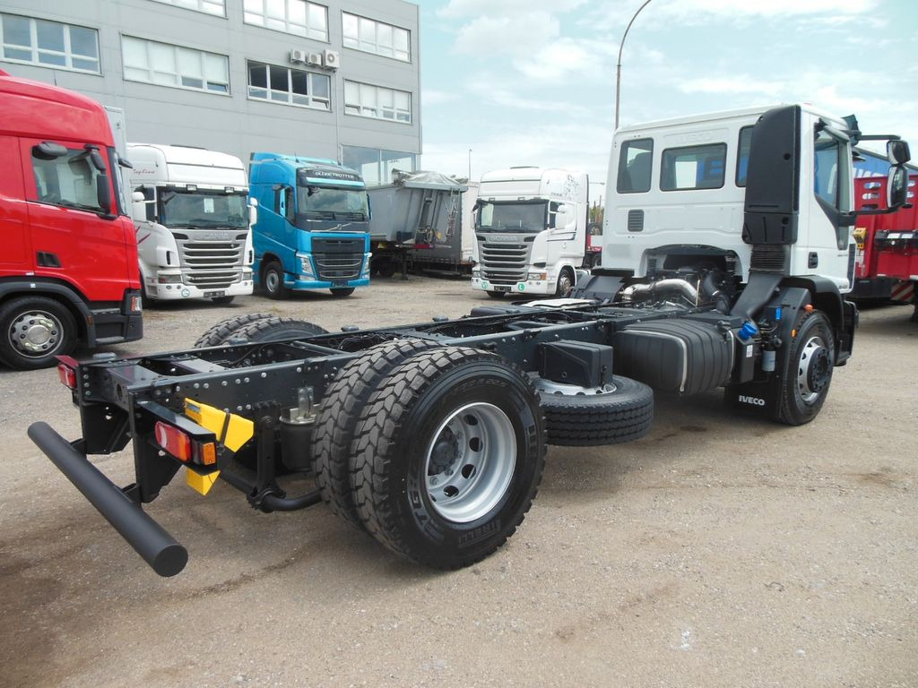 Iveco EUROCARGO ML 180E28/P, PTO - Fahrgestell LKW: das Bild 3 Iveco EUROCARGO ML 180E28/P, PTO - Fahrgestell LKW: das Bild 3