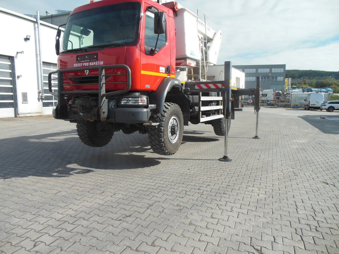 Renault MIDLUM 220.14,4X4,HUBARBEITBÜHNE 16,5M, ISOLIERT - LKW mit Arbeitsbühne: das Bild 5 Renault MIDLUM 220.14,4X4,HUBARBEITBÜHNE 16,5M, ISOLIERT - LKW mit Arbeitsbühne: das Bild 5