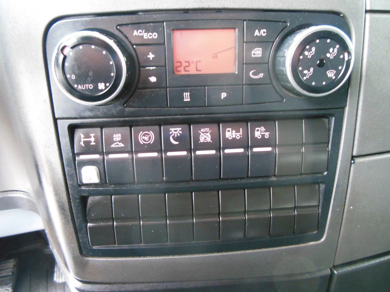 Innenraum Bild 1: Sattelzugmaschine MAN TGX 18.480 LLS-U, LOWDECK + KRONE MEGA MAN TGX 18.480 LLS-U, LOWDECK Innenraum Bild 1: Sattelzugmaschine MAN TGX 18.480 LLS-U, LOWDECK + KRONE MEGA MAN TGX 18.480 LLS-U, LOWDECK