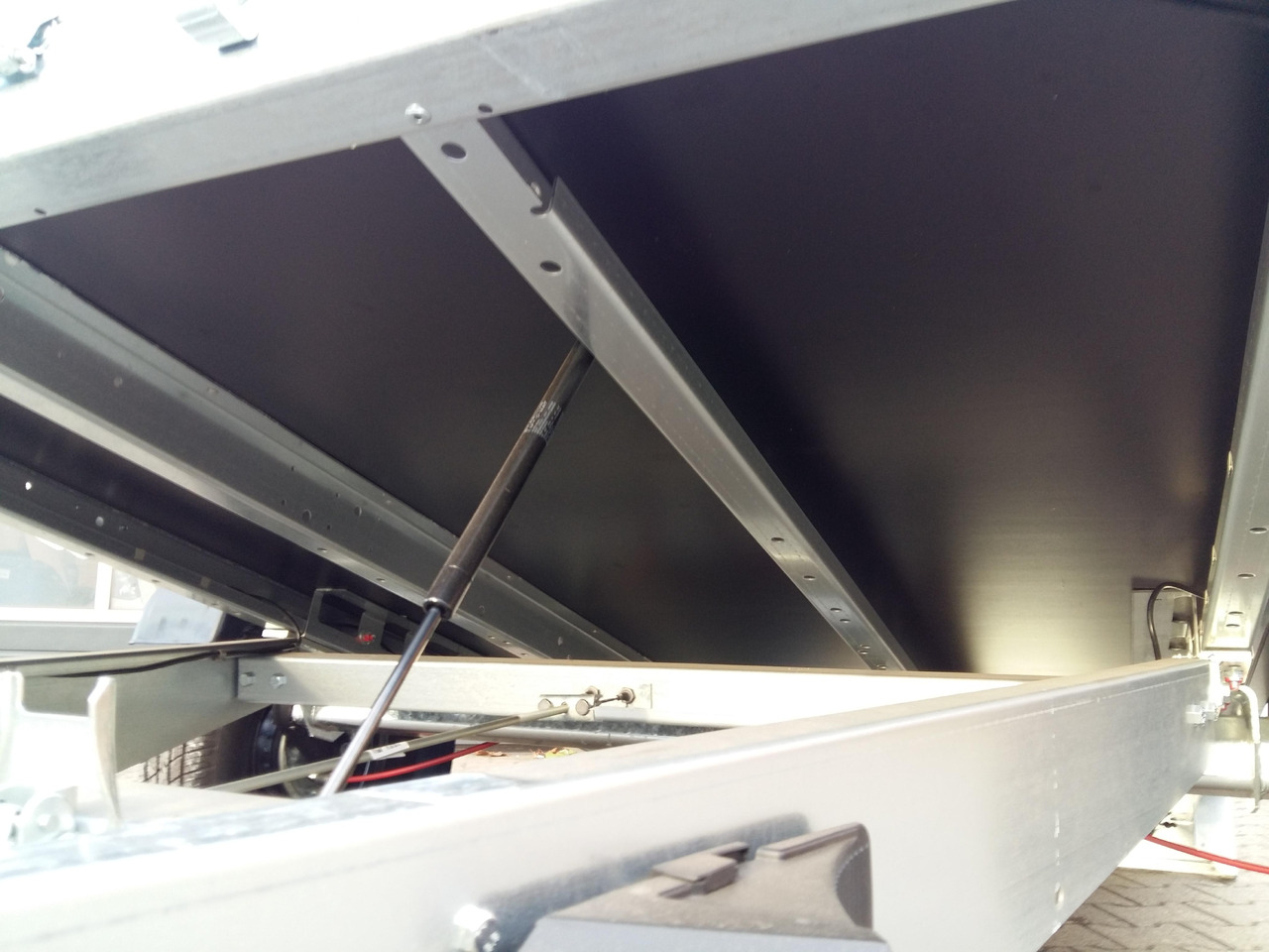 Brenderup 2300 WSB 301x153x40cm Stahl ankippbar Rampenklappe klappbare Vorderwand (M) 1300kg - Baumaschinenanhänger: das Bild 2 Brenderup 2300 WSB 301x153x40cm Stahl ankippbar Rampenklappe klappbare Vorderwand (M) 1300kg - Baumaschinenanhänger: das Bild 2