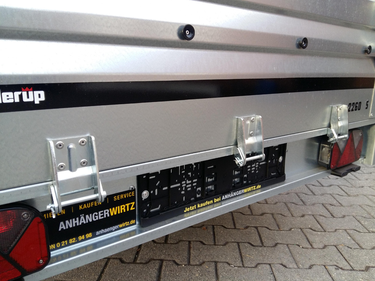 Brenderup 2300 WSB 301x153x40cm Stahl ankippbar Rampenklappe klappbare Vorderwand (M) 1300kg - Baumaschinenanhänger: das Bild 3 Brenderup 2300 WSB 301x153x40cm Stahl ankippbar Rampenklappe klappbare Vorderwand (M) 1300kg - Baumaschinenanhänger: das Bild 3