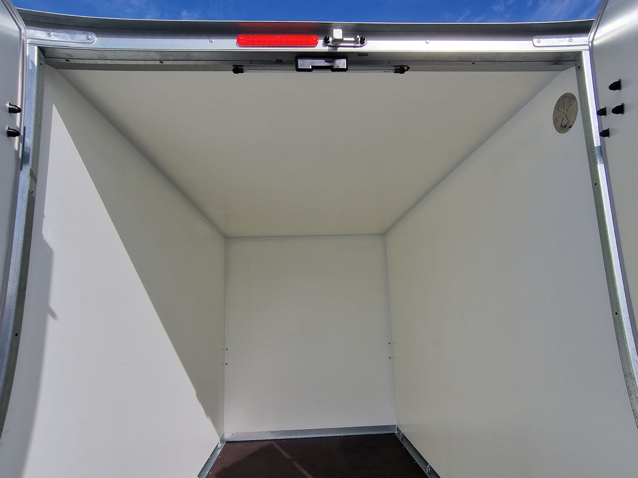 Brenderup Cargo Dynamic CD300 BD 300x155x185cm Hecktüren Wabenwände (M) 1300kg - Koffer Anhänger: das Bild 5 Brenderup Cargo Dynamic CD300 BD 300x155x185cm Hecktüren Wabenwände (M) 1300kg - Koffer Anhänger: das Bild 5