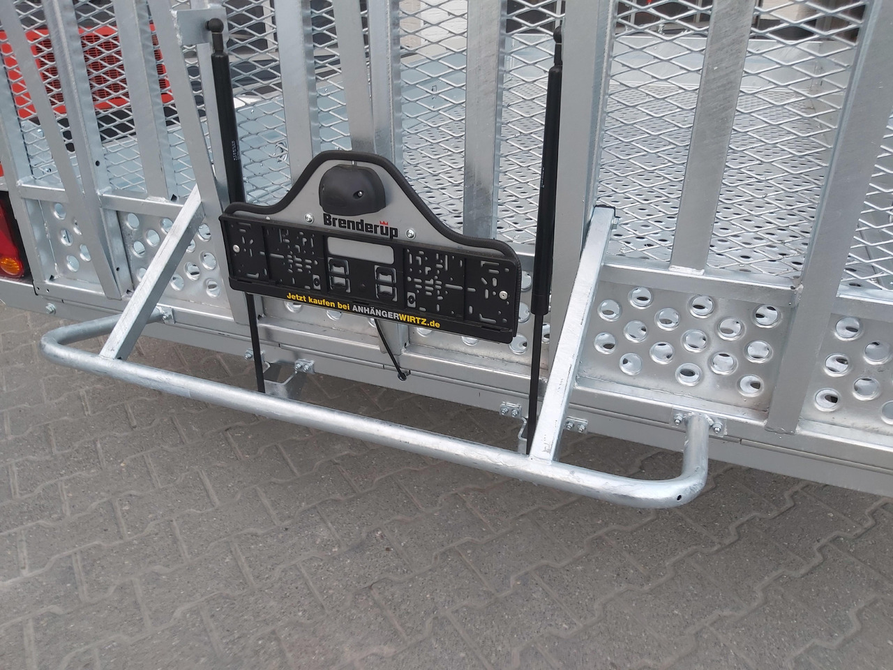 Brenderup MT 3651 MT3600 STB3500s 360x179x27cm Auffahrklappe Lochboden Stahl Reserverad 3500kg - Baumaschinenanhänger: das Bild 4 Brenderup MT 3651 MT3600 STB3500s 360x179x27cm Auffahrklappe Lochboden Stahl Reserverad 3500kg - Baumaschinenanhänger: das Bild 4
