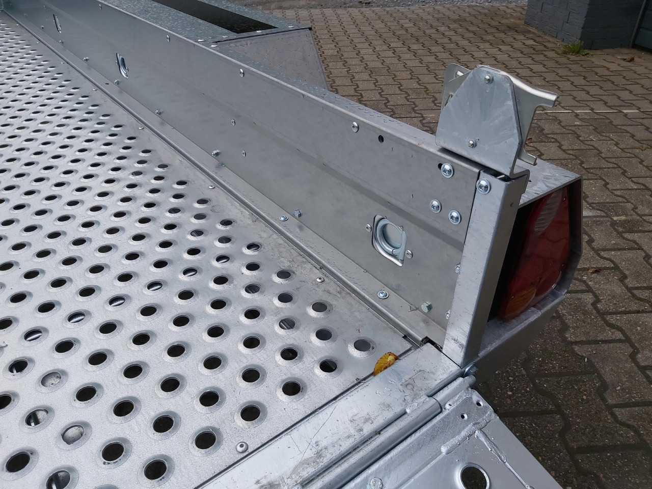 Brenderup Maschinentransporter MT 3080 STF 308x152x25cm Stahllochboden 3000kg - Baumaschinenanhänger: das Bild 5 Brenderup Maschinentransporter MT 3080 STF 308x152x25cm Stahllochboden 3000kg - Baumaschinenanhänger: das Bild 5