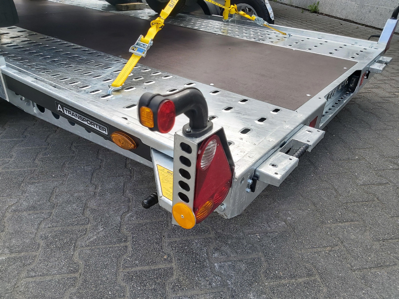 Autotransporter Anhänger Brian James A4 Transporter 450x200cm black X Rampen 240cm Stützen Alufelgen silver 2600kg: das Bild 10