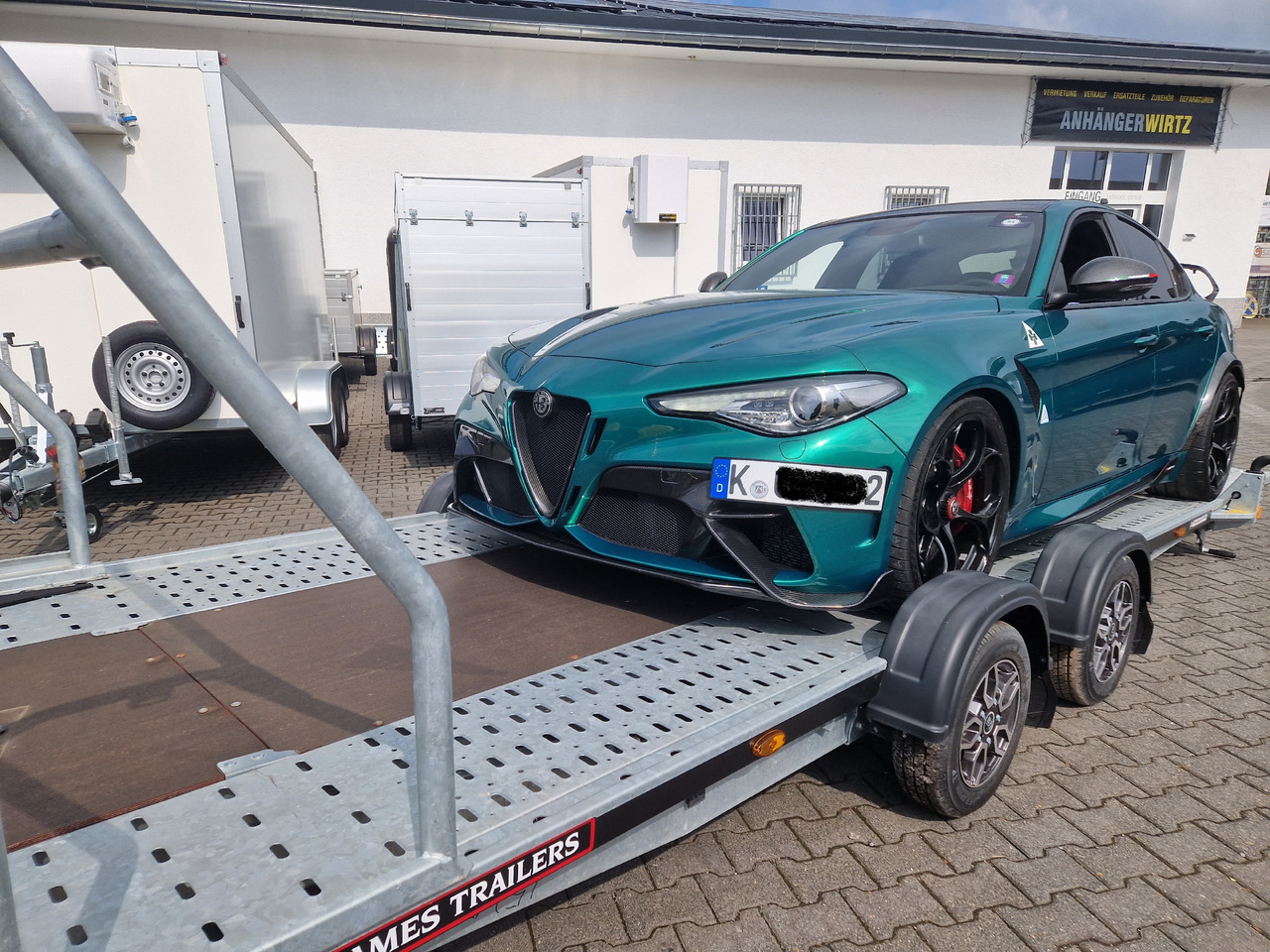 Autotransporter Anhänger Brian James A4 Transporter 500x200cm blackline Alufelgen easy glide Rampen 240cm Reifenregal 3000kg: das Bild 13