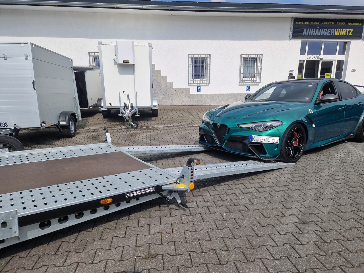 Autotransporter Anhänger Brian James A4 Transporter 500x200cm blackline Alufelgen easy glide Rampen 240cm Reifenregal 3000kg: das Bild 12